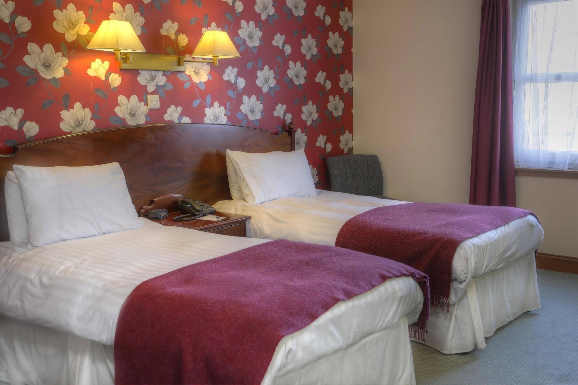 Best Western The Crianlarich Hotel Exterior foto